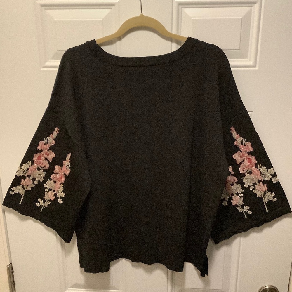 International Concepts| 2X Knit Embroidered 3/4 Sleeve Relaxed Feminine Drapey - Picture 9 of 9